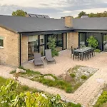 5 Bedroom Awesome In *