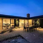 Vakantiehuis 5 Bedroom Awesome In Ebeltoft