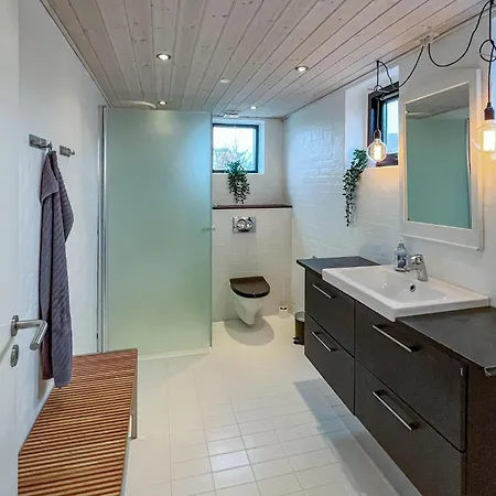 Дом отдыха 5 Bedroom Awesome In *