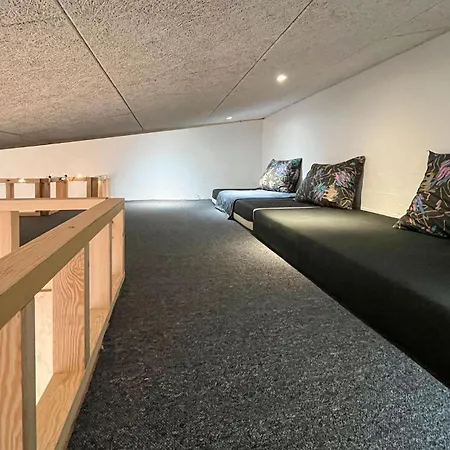 Дом отдыха 5 Bedroom Awesome In