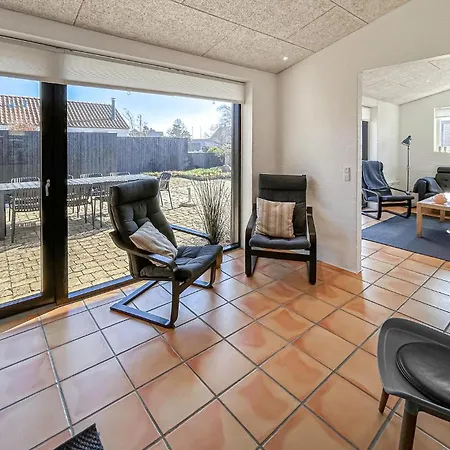 5 Bedroom Awesome In Vakantiehuis *
